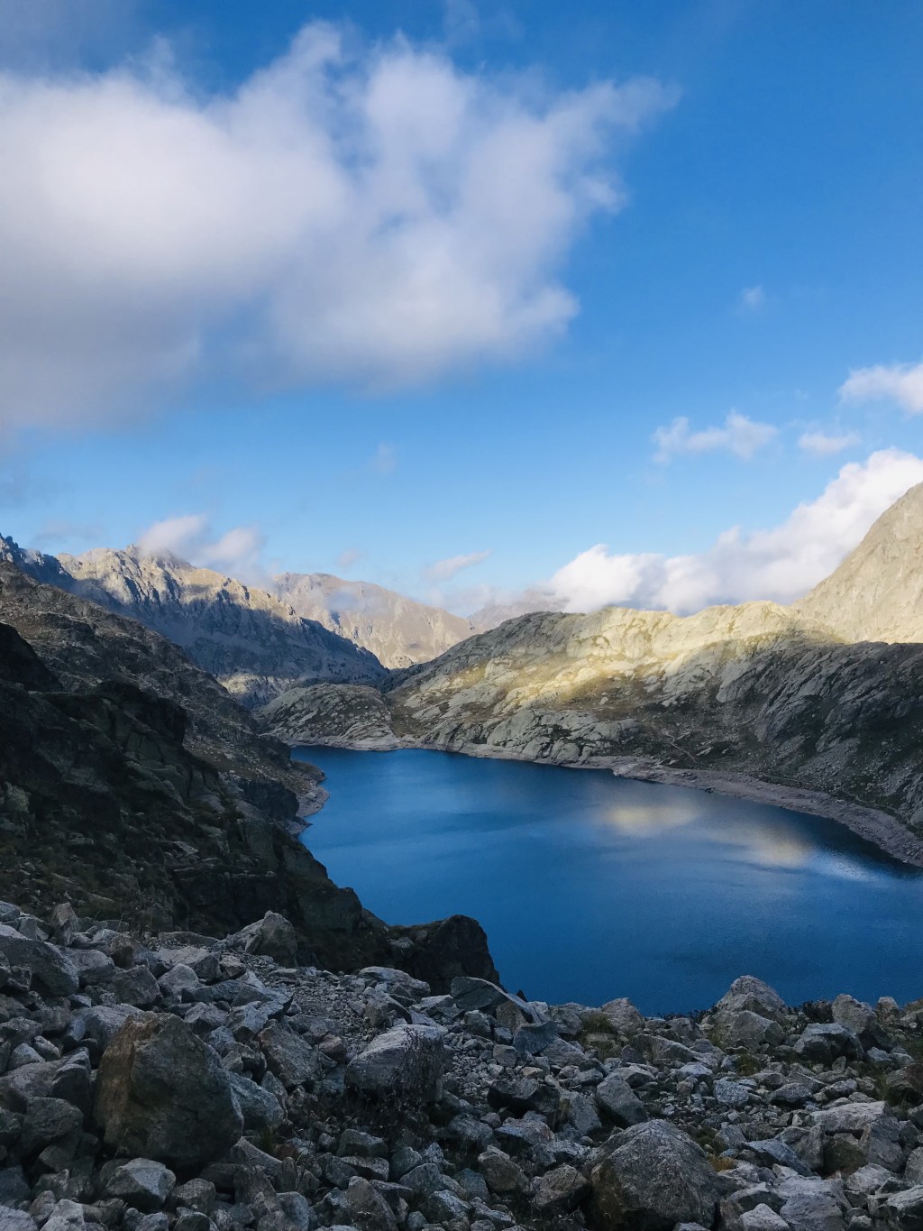 20 septembre. 2500 mètres, rives du lac Basco&nbsp;(Mercantour)